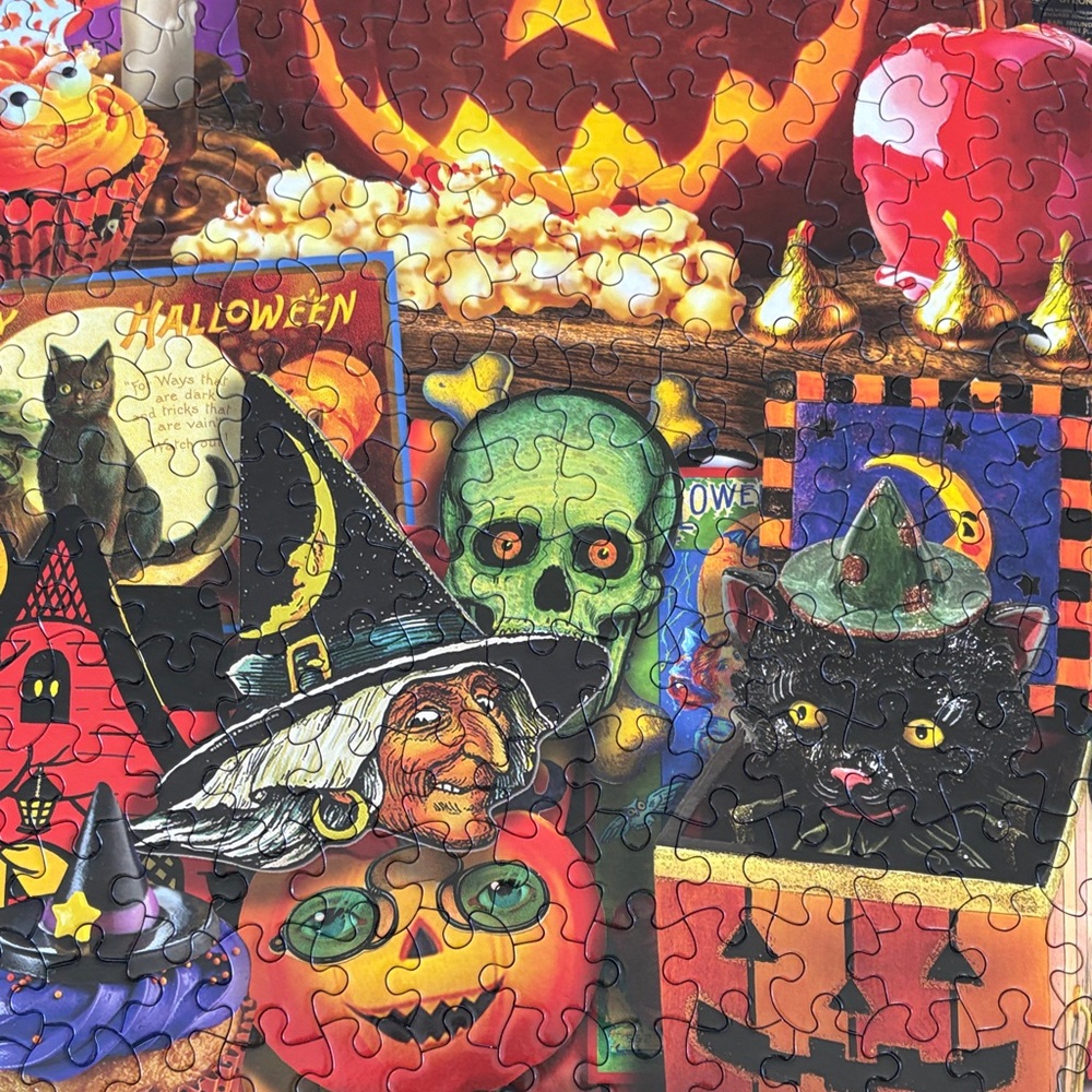 White Mountain Halloween Season 1000-Piece Puzzle - Picture 8 of 9